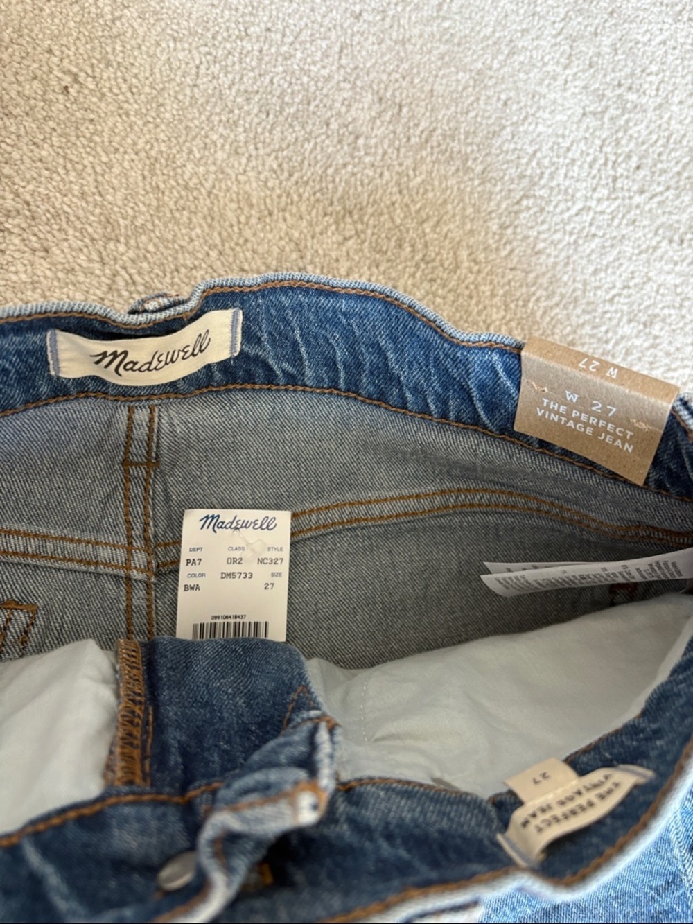 Madewell Women's Straight Leg Jeans in Medium Blue Wash - Picture 2 of 3